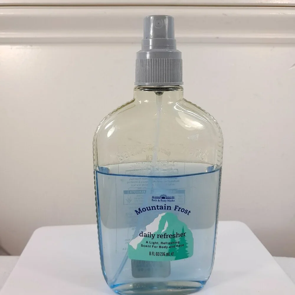 Bath & Body Works Men Mountain Frost Daily Refresher spray 8 Oz Vintage READ